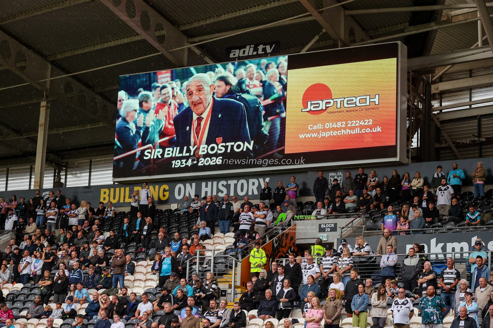 A minute’s silence observed for Sir Billy Boston during the Betfred Super League round 25 match Hull FC vs Warrington Wolves at MKM Stadium, Hull, United Kingdom on 29 August 2026

(Photo by Alfie Cosgrove/News Images)