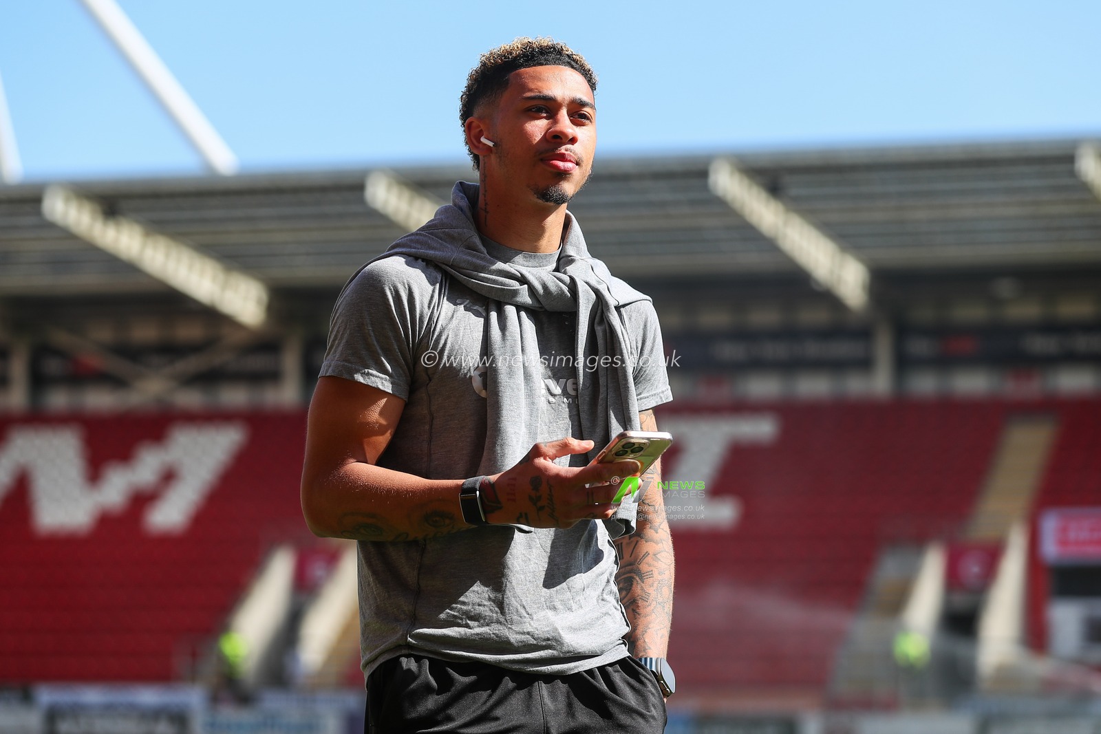 Jordan Lawrence-Gabriel of Blackpool arrives ahead of the Sky Bet League 1 match Rotherham United vs Blackpool at New York Stadium, Rotherham, United Kingdom, 5th April 2025

(Photo by Gareth Evans/News Images)