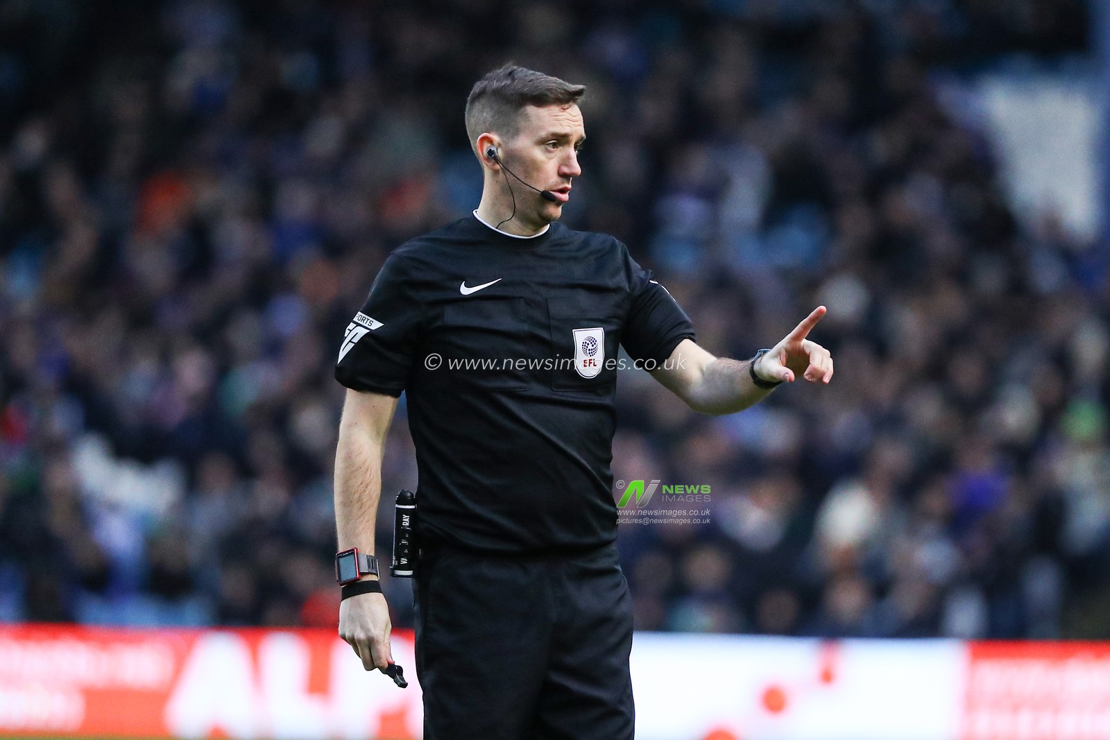 Match Referee Ben Toner awards free kick to Luton Town during the Sky Bet Championship match Sheffield Wednesday vs Luton Town at Hillsborough, Sheffield, United Kingdom, 1st February 2025

(Photo by Jorge Horsted/News Images)