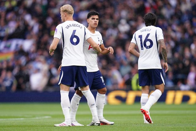 Tottenham players before kick off during the Premier League match Tottenham Hotspur vs Newcastle Untied at Tottenham Hotspur Stadium, London, United Kingdom on 29 August 2026

(Photo by Harvey Murphy/News Images)