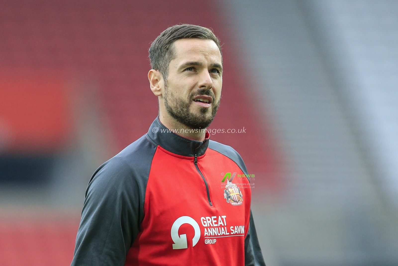 Remi Matthews #20 of Sunderland during the pre-game warmup