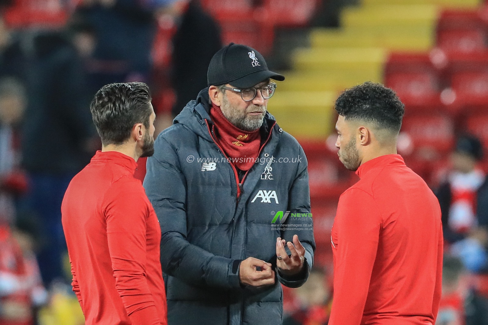 30th October 2019, Anfield, Liverpool, England; Carabao Cup, Liverpool v Arsenal : Jurgen Klopp manager of Liverpool speaks to Alex Oxlade-Chamberlain (15) of Liverpool and Adam Lallana (20) of Liverpool during warmup 

Credit: Mark Cosgrove/News Images