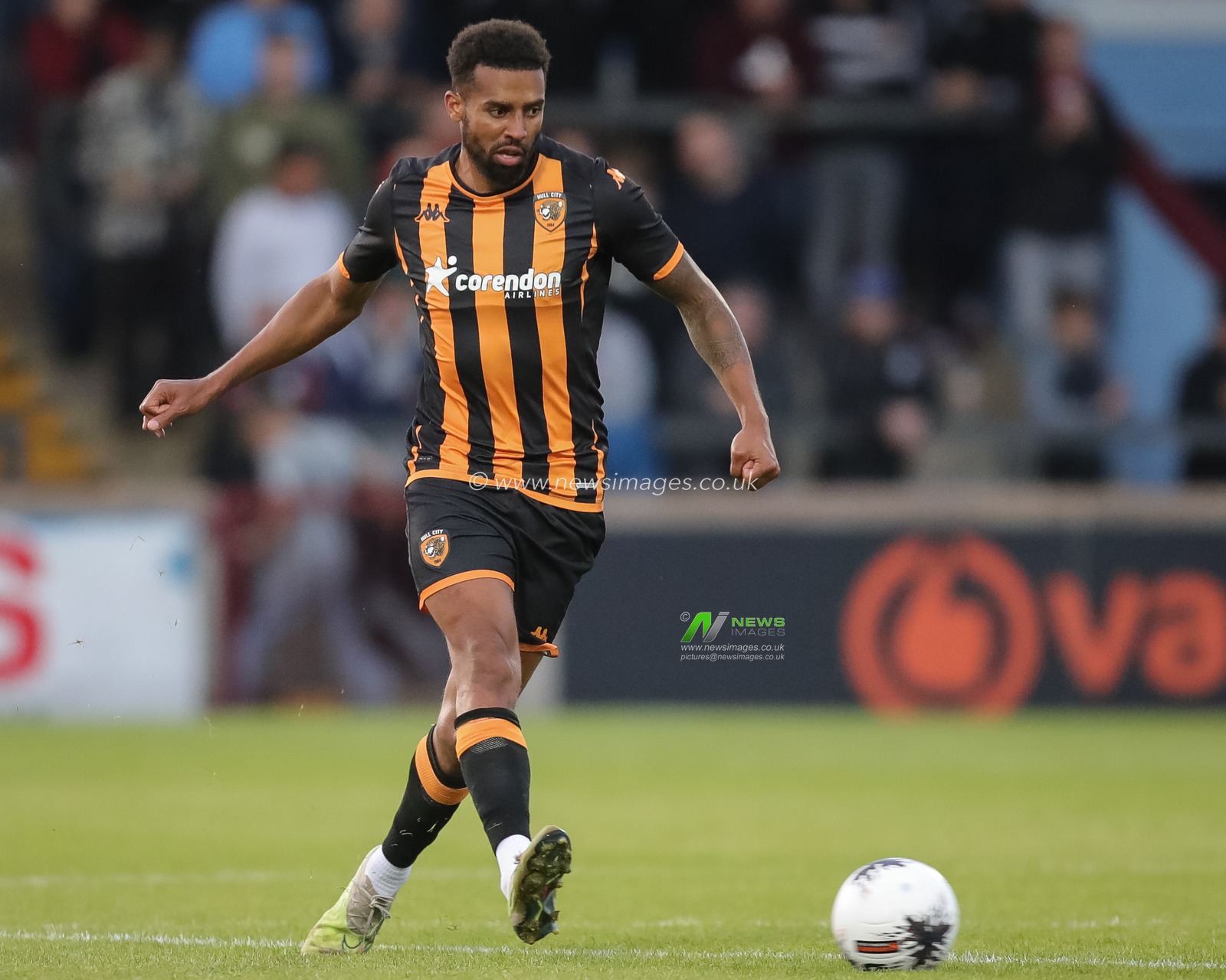 Cyrus Christie #33 of Hull City on the ball during the Pre-season friendly match Scunthorpe United vs Hull City at Glanford Park, Scunthorpe, United Kingdom, 25th July 2023

(Photo by James Heaton/News Images)