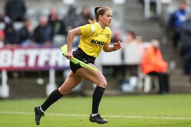 RFL Touch Judge Tara Jones during the Betfred Magic Weekend 2025 match Hull KR vs Salford Red Devils at St. James's Park, Newcastle, United Kingdom, 3rd May 2025

(Photo by Mark Cosgrove/News Images)