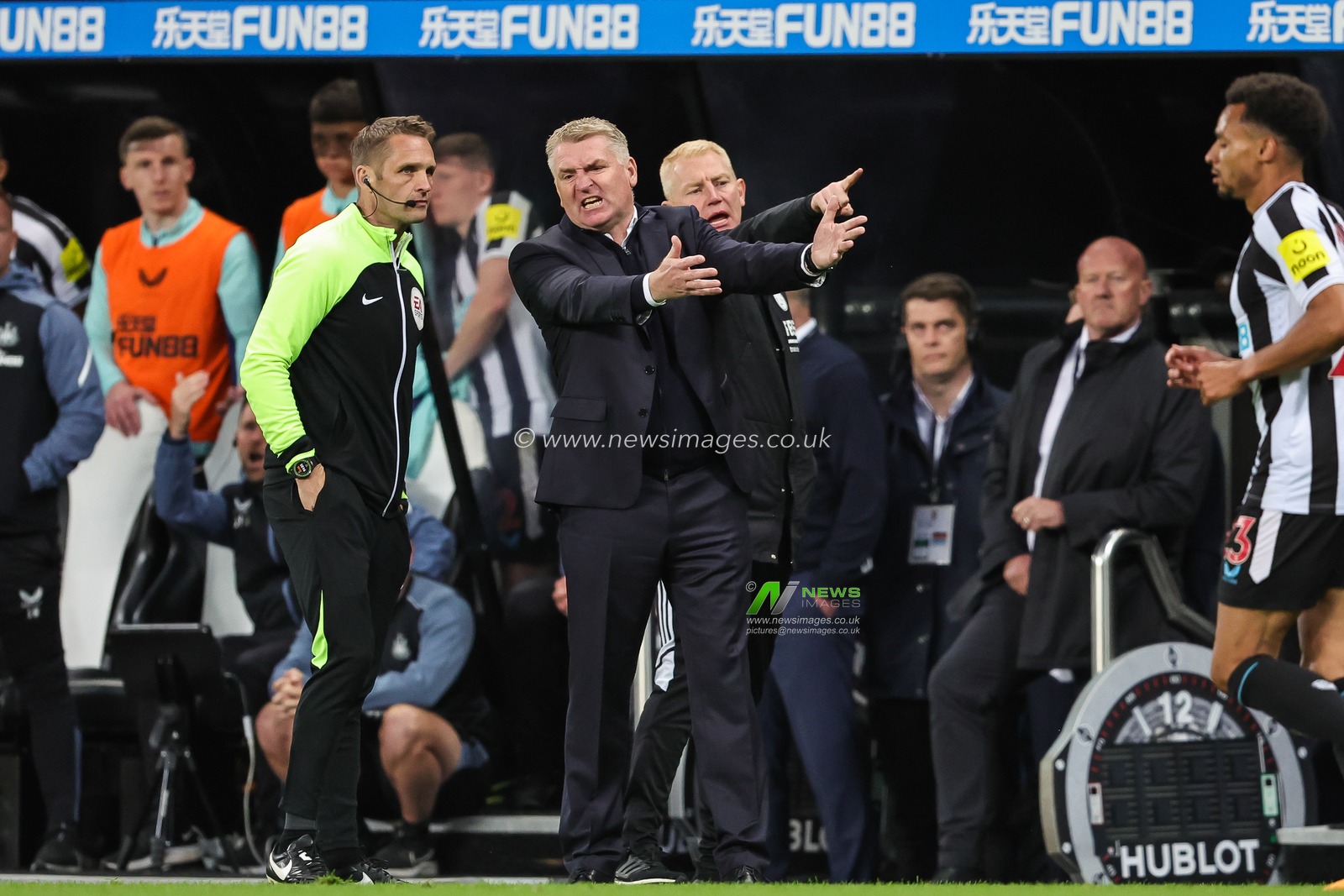Dean Smith manager of Leicester City reacts to the 4th official during the Premier League match Newcastle United vs Leicester City at St. James's Park, Newcastle, United Kingdom, 22nd May 2023

(Photo by Mark Cosgrove/News Images)