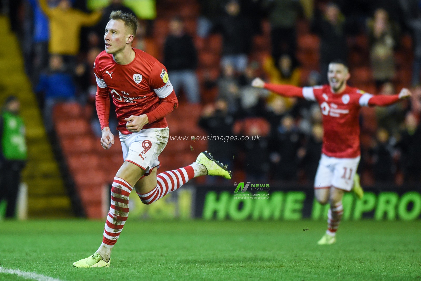 14th December 2019, Oakwell, Barnsley, England; Sky Bet Championship, Barnsley v Queens Park Rangers :Conor Chaplin (11) of Barnsley FC celebrates his goal to make it 4-2

Credit: Dean Williams/News Images