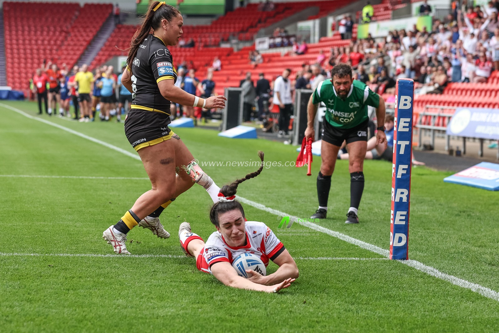 Leah Burke of St Helens goes over for a try during the Betfred Women's Challenge Cup match St Helens Women vs York City Knights Women at Eco-Power Stadium, Doncaster, United Kingdom, 18th May 2024

(Photo by Mark Cosgrove/News Images)