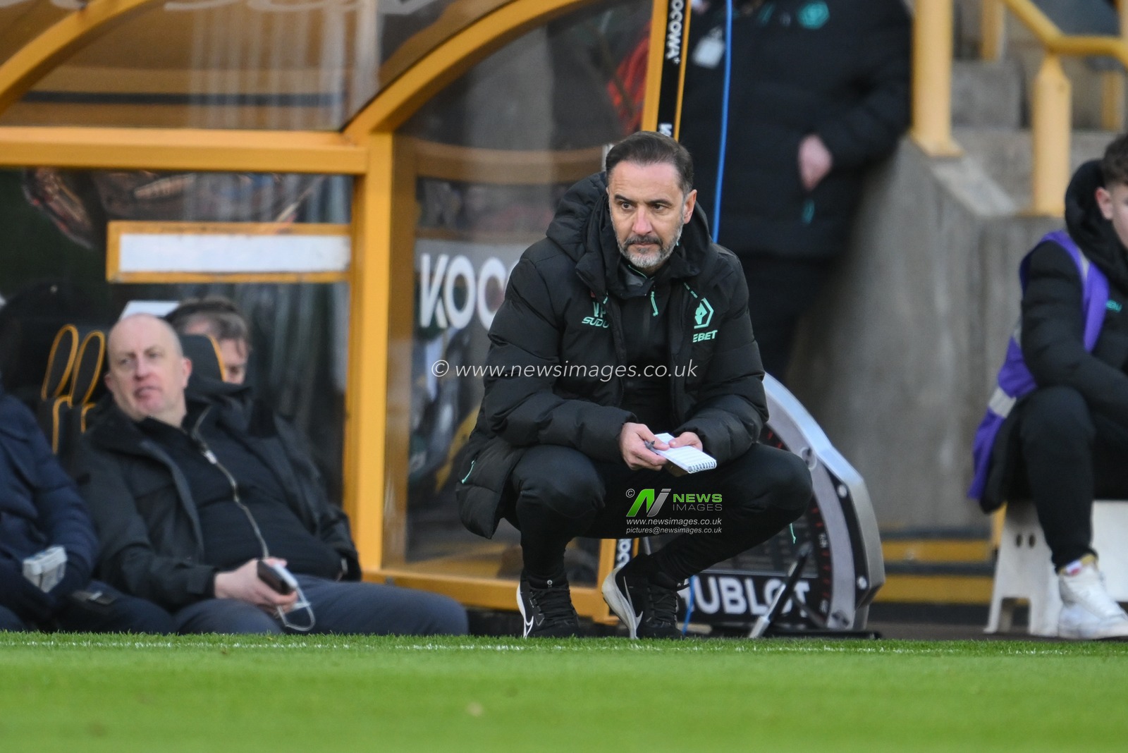 Vitor Pereira Manager of Wolverhampton Wanderers looks on during the Premier League match Wolverhampton Wanderers vs Arsenal at Molineux, Wolverhampton, United Kingdom, 25th January 2025

(Photo by Craig Thomas/News Images)