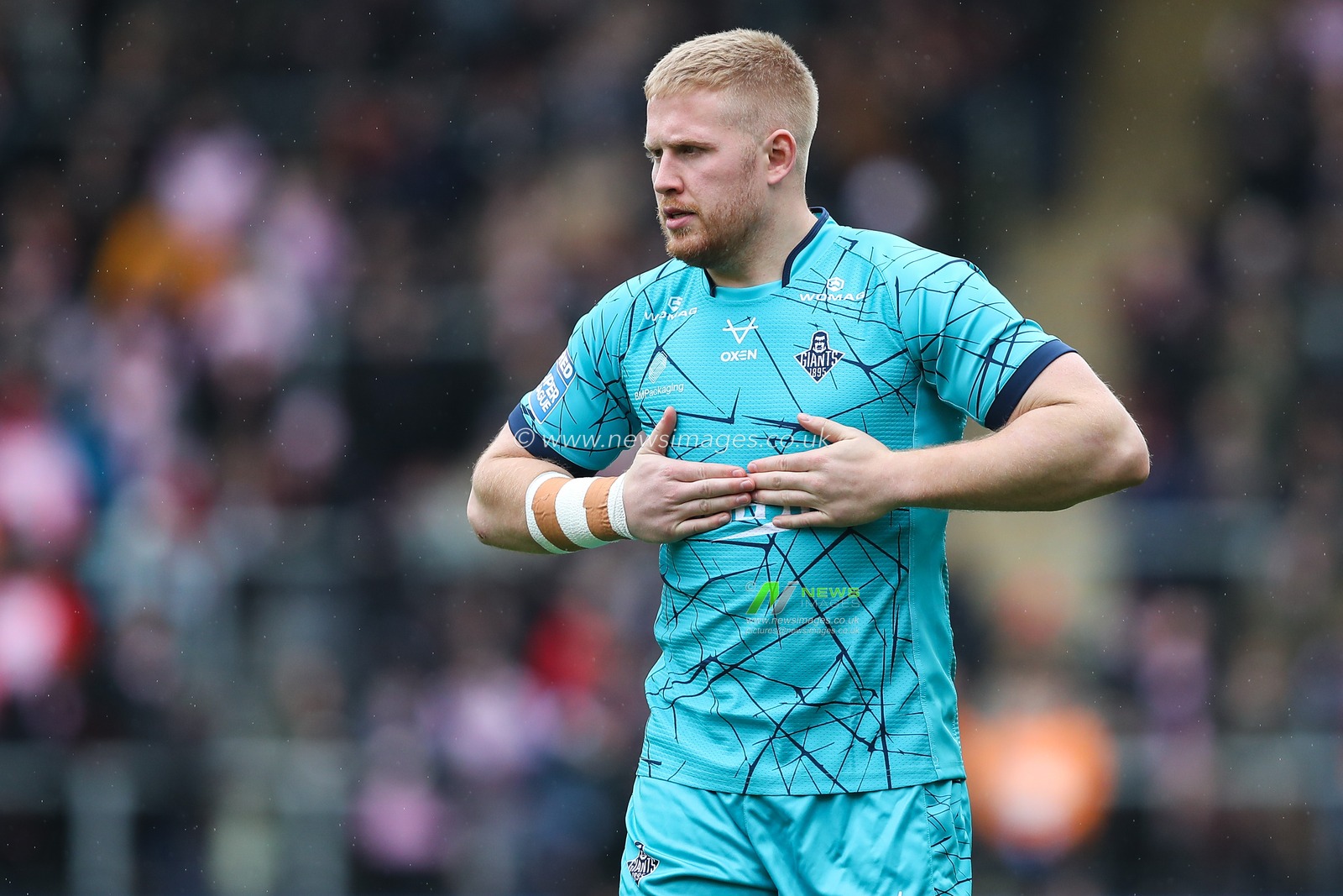 Oliver Wilson of Huddersfield Giants during the pre-game warm up ahead of the Betfred Super League Round 2 match Leigh Leopards vs Huddersfield Giants at Leigh Sports Village, Leigh, United Kingdom, 23rd February 2025

(Photo by Gareth Evans/News Images)