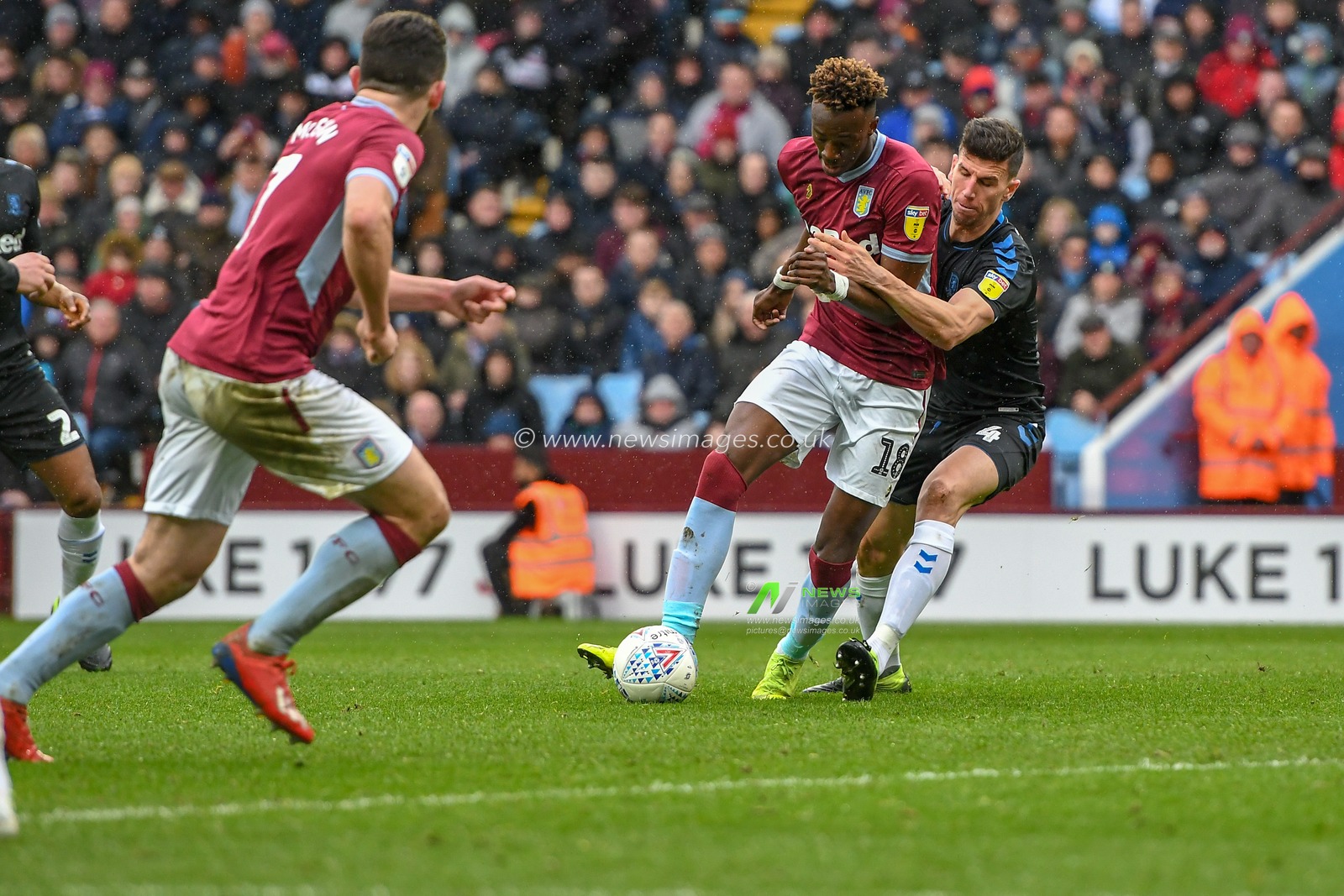 16th March 2019, Villa Park, Birmingham, England ; Sky Bet Championship, Aston Villa v Middlesbrough : Tammy Abraham (18) of Aston Villa being pressured by Daniel Ayala (04) of Middlesbrough 

Credit: Gareth Dalley/News Images

English Football League images are subject to DataCo Licence