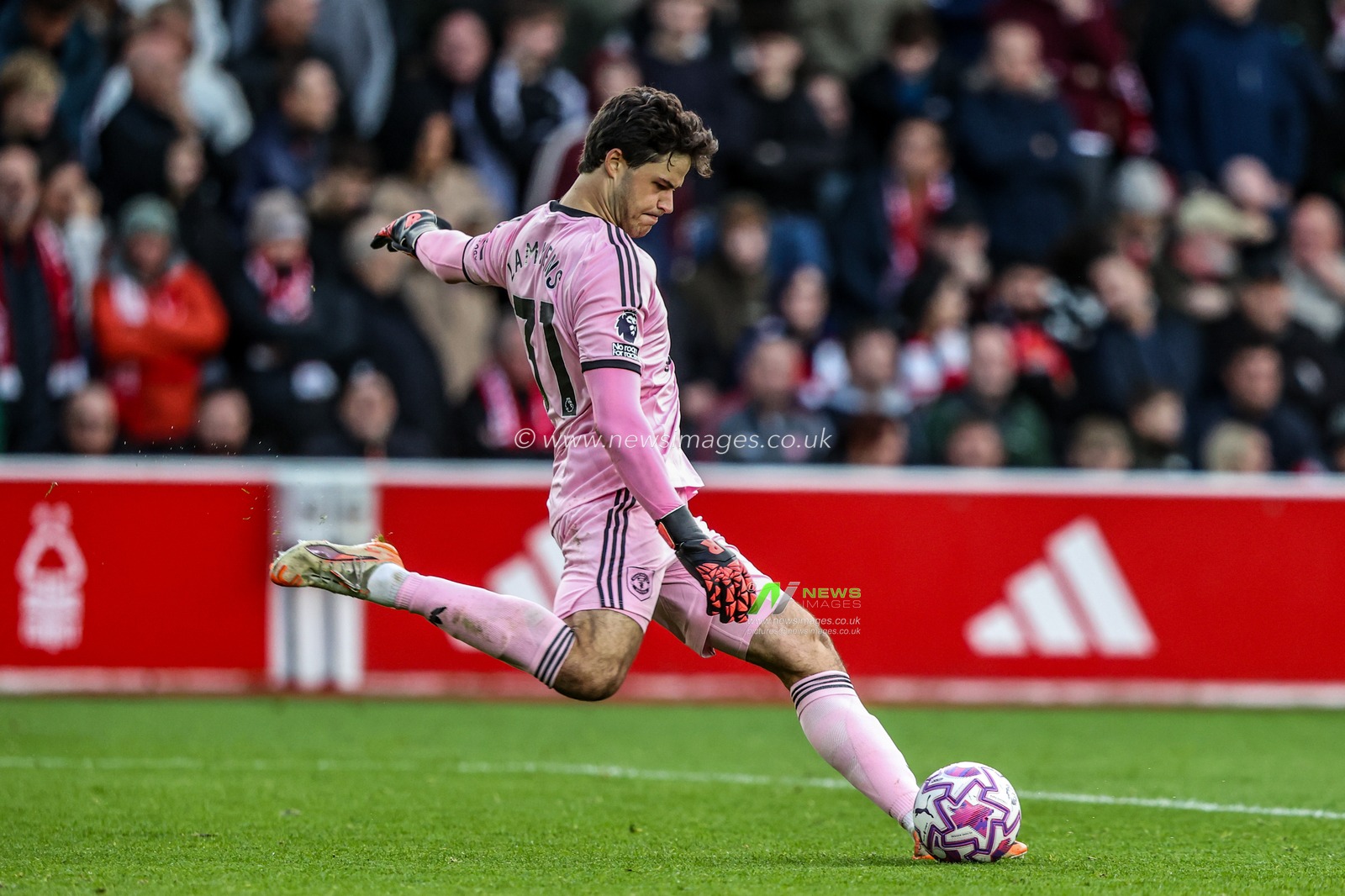 Manchester United goalkeeper Senne Lammens in action during the Premier League match Nottingham Forest vs Manchester United at City Ground, Nottingham, United Kingdom, 1st November 2025

(Photo by Alfie Cosgrove/News Images)

*** GER AUT SUI OUT ***