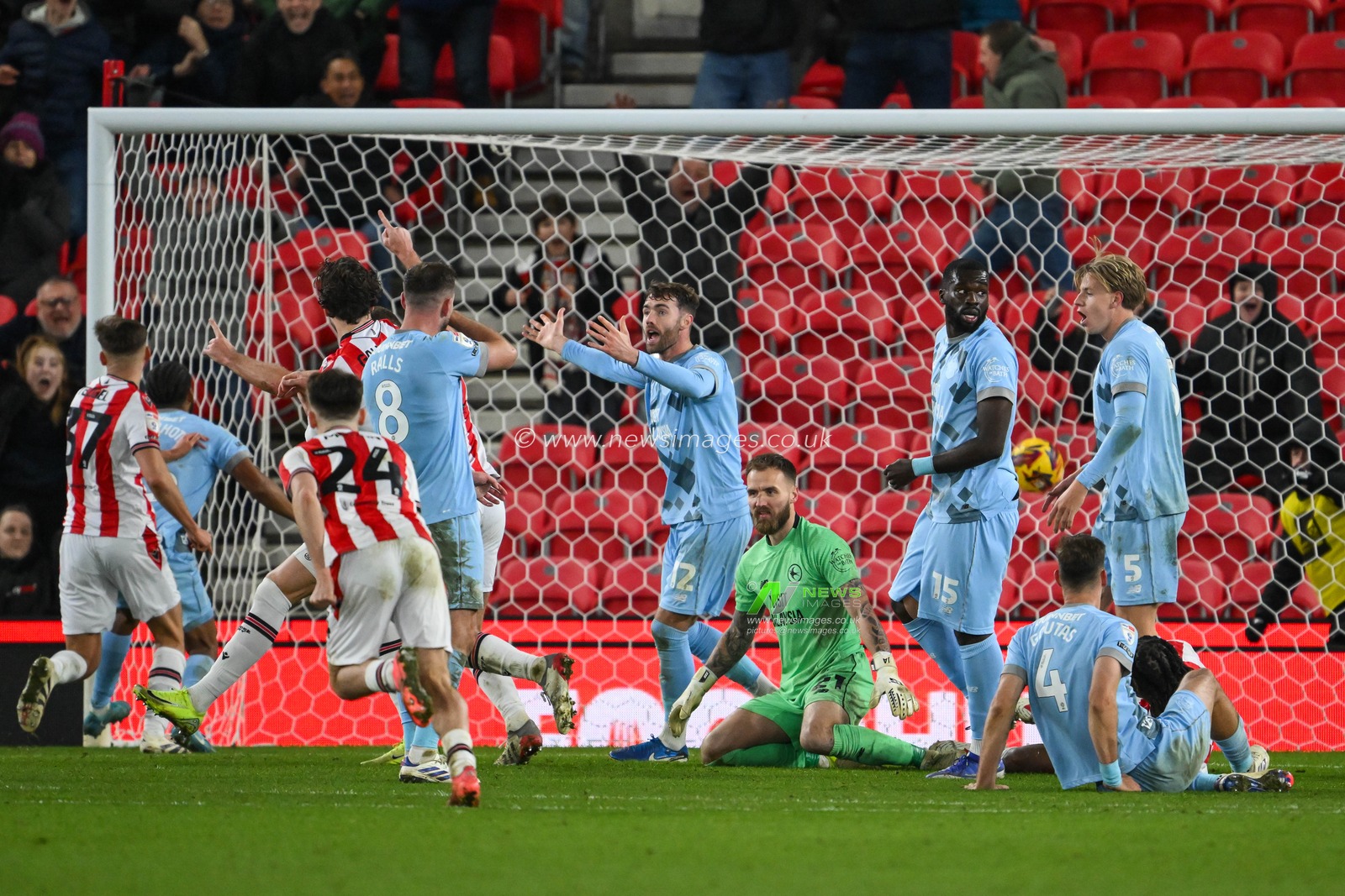 Ben Gibson of Stoke City scores to make it 2-2 during the Sky Bet Championship match Stoke City vs Cardiff City at Bet365 Stadium, Stoke-on-Trent, United Kingdom, 14th December 2024

(Photo by Craig Thomas/News Images)