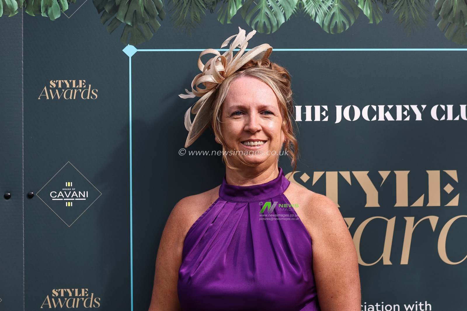 Racegoers arrive on ladies day at during the The Randox Grand National 2024 Ladies Day at Aintree Racecourse, Liverpool, United Kingdom, 12th April 2024

(Photo by Mark Cosgrove/News Images)