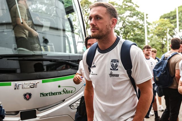 Ben Currie of Warrington Wolves arrives during the Betfred Super League round 25 match Hull FC vs Warrington Wolves at MKM Stadium, Hull, United Kingdom on 29 August 2026

(Photo by Alfie Cosgrove/News Images)