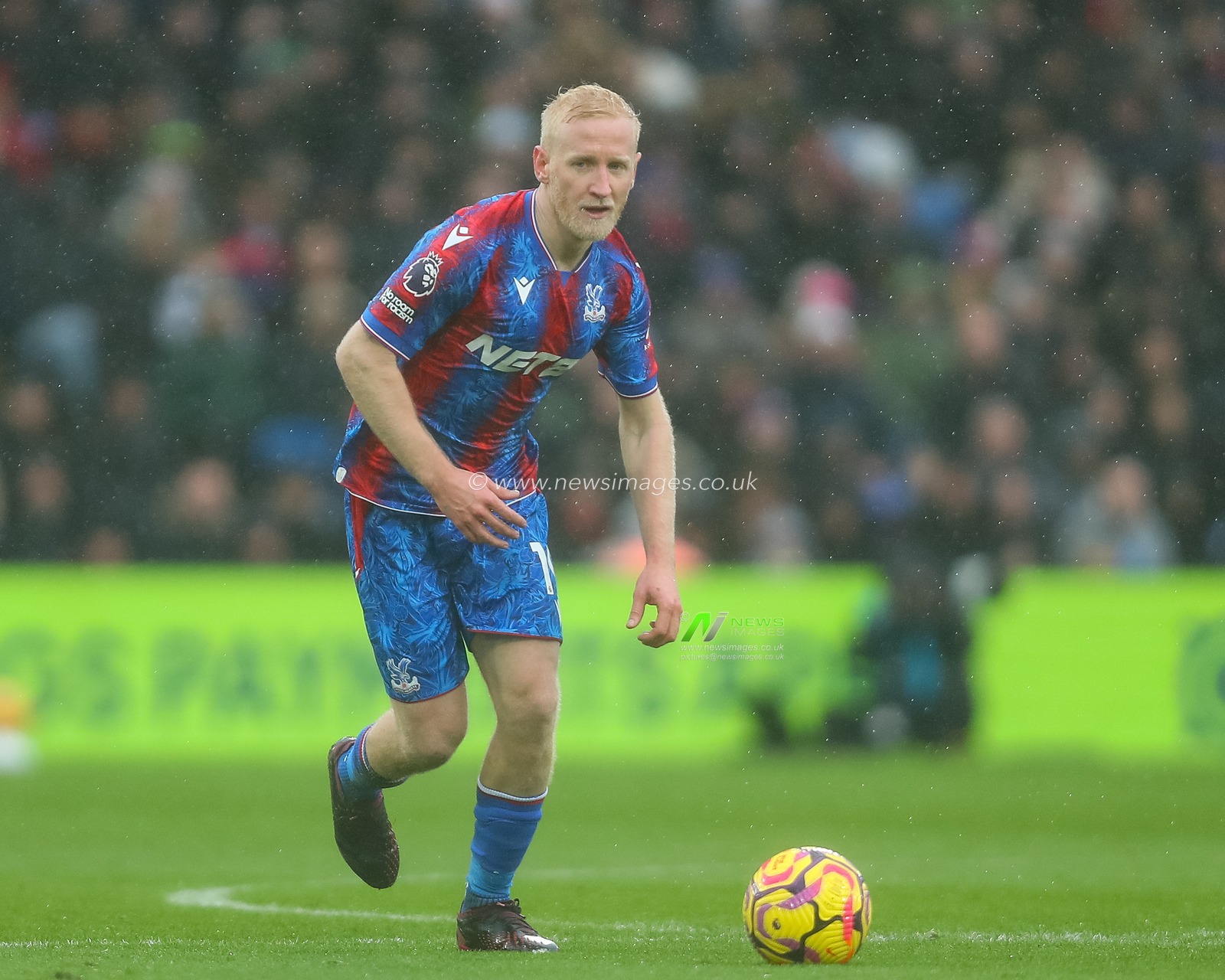 Will Hughes of Crystal Palace with the ball during the Premier League match Crystal Palace vs Brentford at Selhurst Park, London, United Kingdom, 26th January 2025

(Photo by Izzy Poles/News Images)