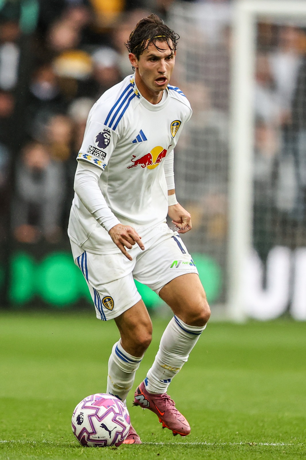 Brenden Aaronson of Leeds United during the Premier League match Wolverhampton Wanderers vs Leeds United at Molineux, Wolverhampton, United Kingdom, 20th September 2025

(Photo by Alfie Cosgrove/News Images)