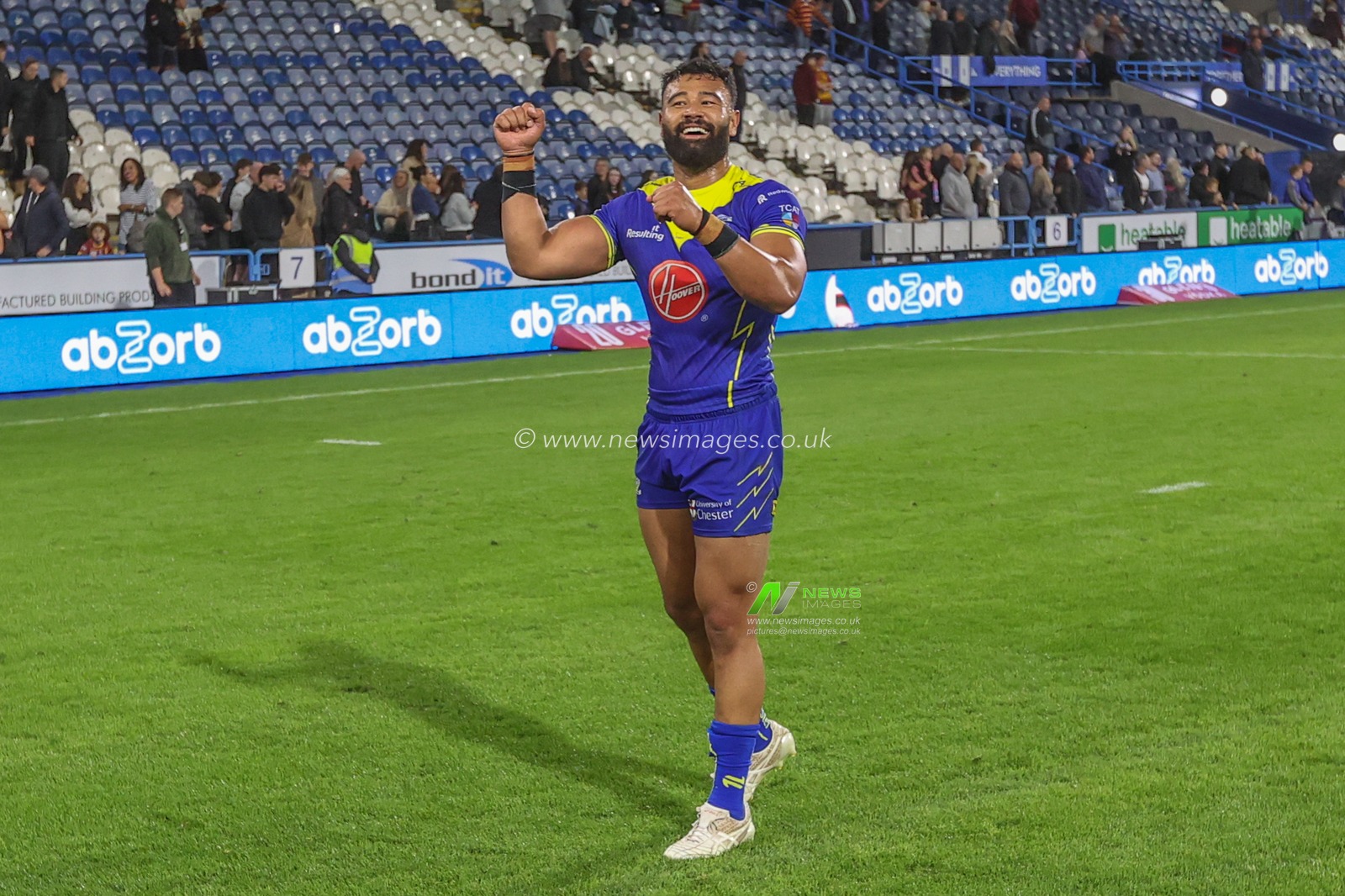 Zane Musgrove of Warrington Wolves celebrates with the fans after the game during the Betfred Super League Round 26 match Huddersfield Giants vs Warrington Wolves at John Smith's Stadium, Huddersfield, United Kingdom, 14th September 2024

(Photo by Alfie Cosgrove/News Images)