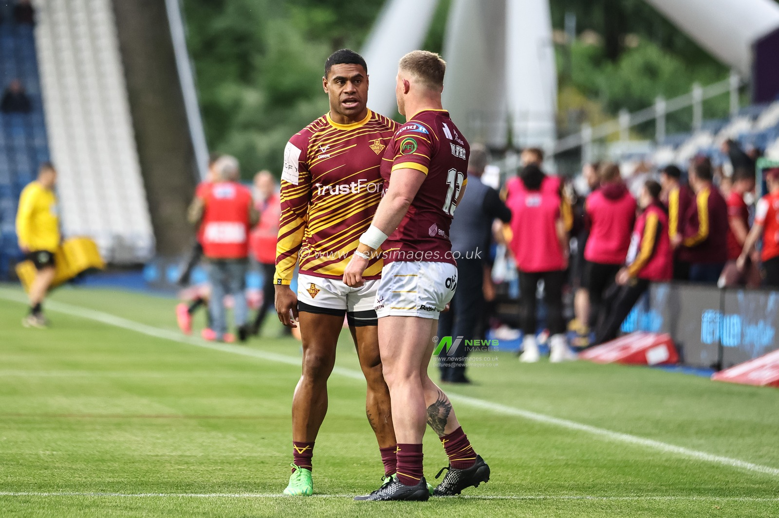 Kevin Naiqama of Huddersfield Giants speaks too Luke Yates of Huddersfield Giants during the Betfred Super League Round 12 match Huddersfield Giants vs Leigh Leopards at John Smith's Stadium, Huddersfield, United Kingdom, 24th May 2024

(Photo by Mark Cosgrove/News Images)