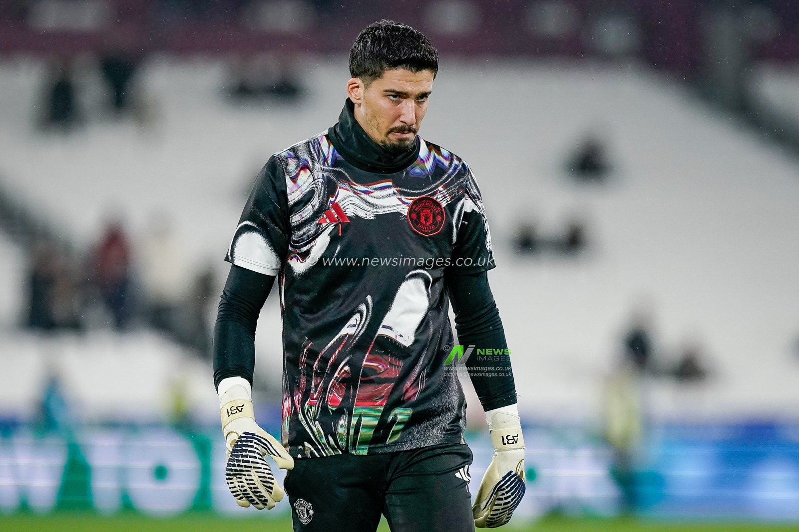 Manchester United goalkeeper Altay Bayındır in the pregame warmup session  during the Premier League match West Ham United vs Manchester United at London Stadium, London, United Kingdom on 10 February 2026

(Photo by Maynard Manyowa/News Images)