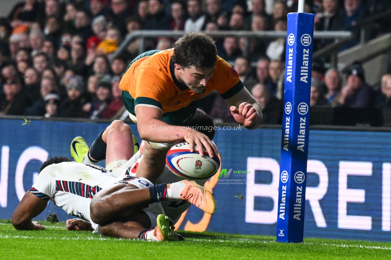 Jeremy Williams of Australia goes over for a try during the Autumn Nations Series match England vs Australia at Allianz Stadium, Twickenham, United Kingdom, 8th November 2024

(Photo by Craig Thomas/News Images)