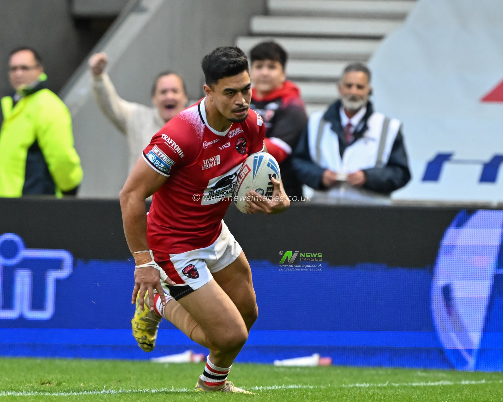 Tim Lafai of Salford Red Devils goes over for a try to make it 16-6 Salford during the Betfred Super League Round 25 match Salford Red Devils vs Catalans Dragons at Salford Community Stadium, Eccles, United Kingdom, 7th September 2024

(Photo by Cody Froggatt/News Images)