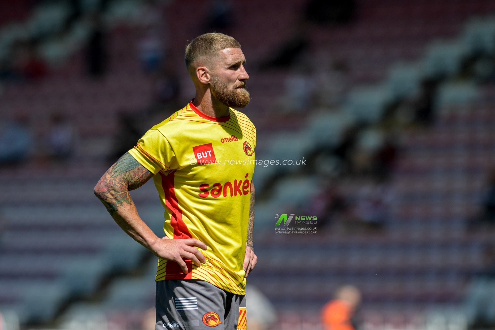 Sam Tomkins (29) of Catalans Dragons during the warm up