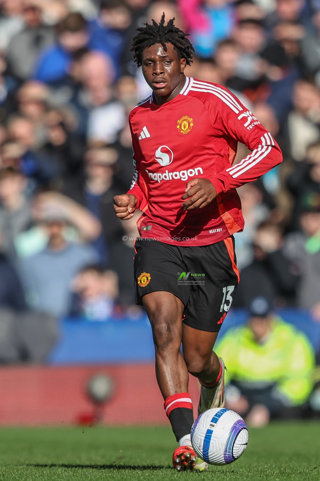 Patrick Dorgu of Manchester United during the Premier League match Everton vs Manchester United at Goodison Park, Liverpool, United Kingdom, 22nd February 2025

(Photo by Alfie Cosgrove/News Images)