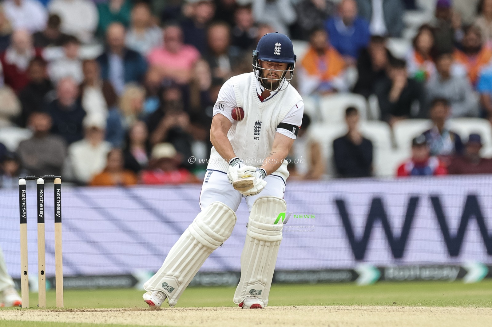 Ben Duckett of England hits himself with the ball after trying a reverse scoop during the 1st Rothesay Test Match Day 5 England vs India at Headingley Cricket Ground, Leeds, United Kingdom, 24th June 2025

(Photo by Mark Cosgrove/News Images)
