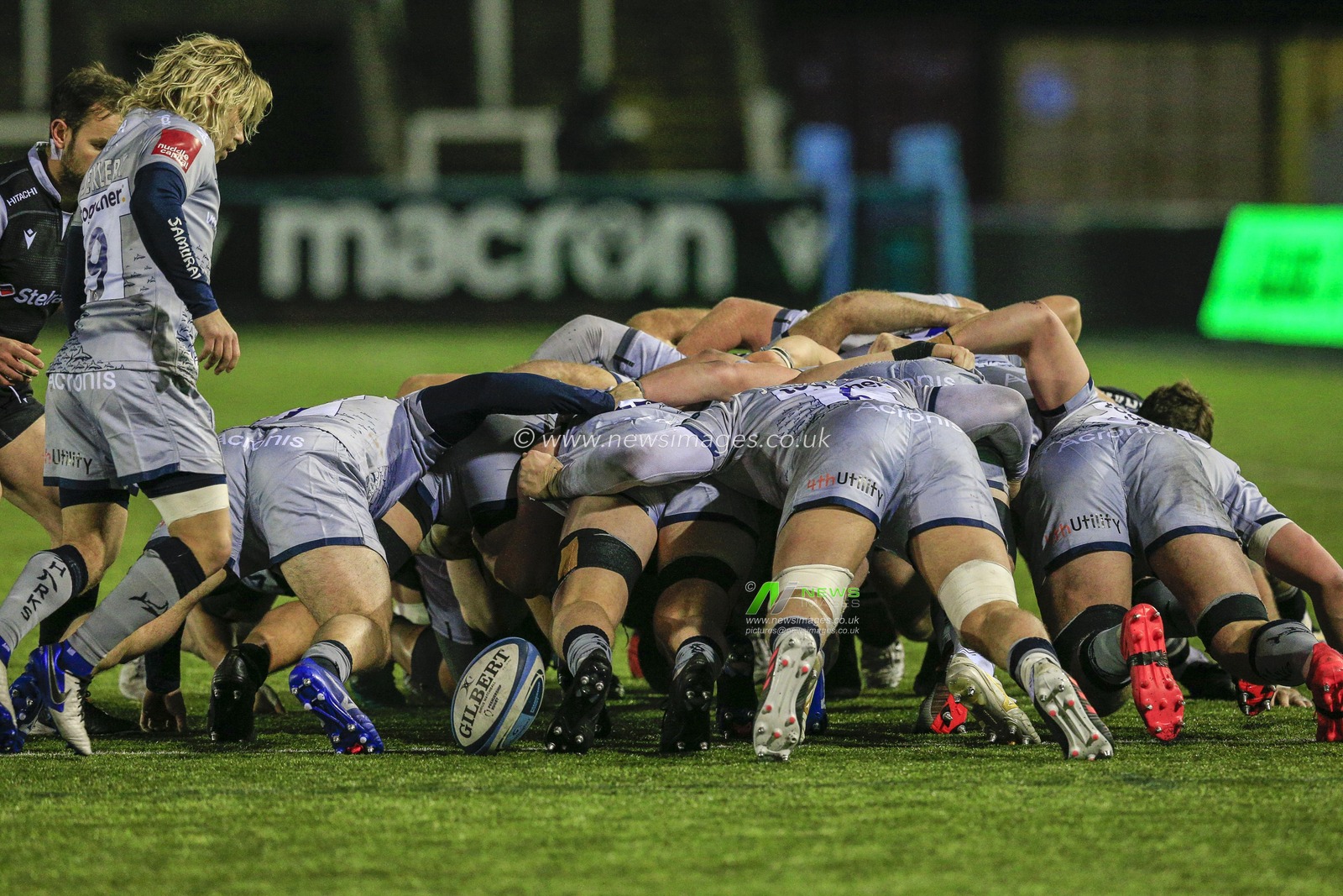 Faf de Klerk of Sale Sharks waits for the ball to leave the scrum