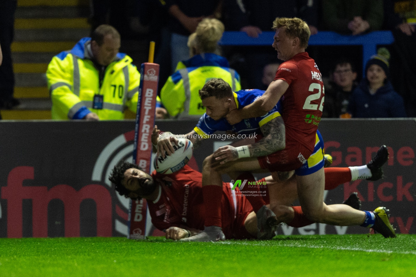 5th April 2019 , Halliwell Jones Stadium, Warrington, England;  Betfred Super League, Round 9, Warrington Wolves vs London Broncos ; Josh Charnley of Warrington Wolves scores a try

Credit: Richard Long/News Images