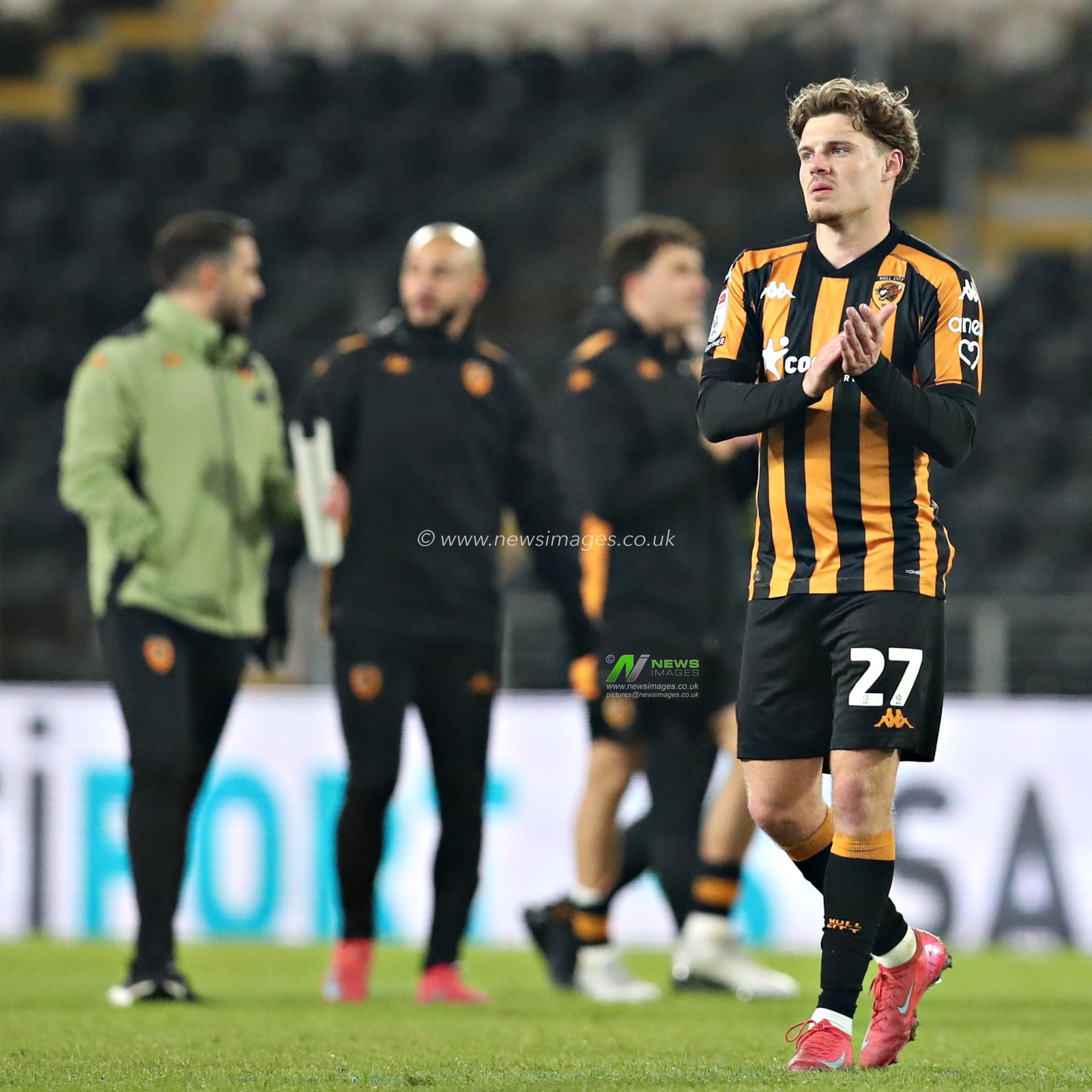 Regan Slater of Hull City applauds the fans after the Sky Bet Championship match Hull City vs Oxford United at MKM Stadium, Hull, United Kingdom, 12th March 2025

(Photo by Sam Eaden/News Images)