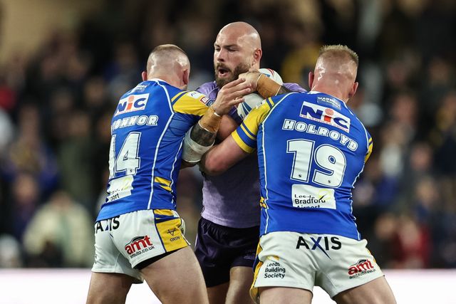 Sam Luckley of Hull KR is tackled by Jarrod O'Connor of Leeds Rhinos and Tom Holroyd of Leeds Rhinos during the Betfred Super League round 9 match Leeds Rhinos vs Hull KR at Headingley Stadium, Leeds, United Kingdom, 25th April 2025

(Photo by Mark Cosgrove/News Images)