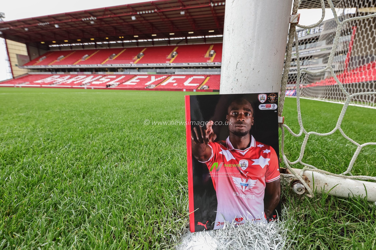 Devante Cole #44 of Barnsley on the front cover of todays match day program during the Sky Bet League 1 match Barnsley vs Blackpool at Oakwell, Barnsley, United Kingdom, 30th September 2023

(Photo by Mark Cosgrove/News Images)