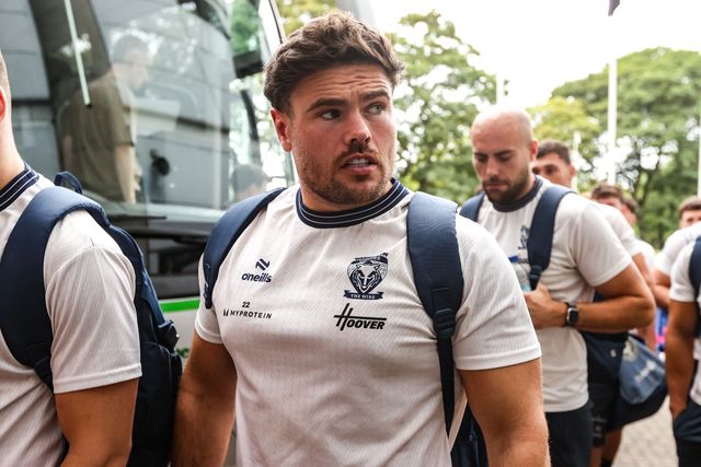 Joe Philbin of Warrington Wolves arrives during the Betfred Super League round 25 match Hull FC vs Warrington Wolves at MKM Stadium, Hull, United Kingdom on 29 August 2026

(Photo by Alfie Cosgrove/News Images)