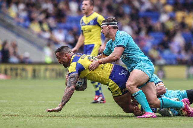Paul Vaughan of Warrington Wolves is tackled during the Betfred Super League round 15 match Warrington Wolves vs Huddersfield Giants at Halliwell Jones Stadium, Warrington, United Kingdom, 21st June 2025

(Photo by Alfie Cosgrove/News Images)