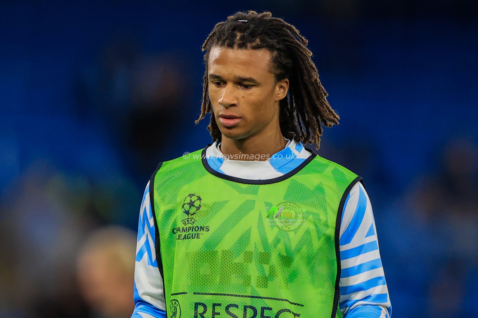 Nathan AkÃ© #6 of Manchester City during the pre-game warmup during the UEFA Champions League match Manchester City vs Borussia Dortmund at Etihad Stadium, Manchester, United Kingdom, 14th September 2022

(Photo by Conor Molloy/News Images)