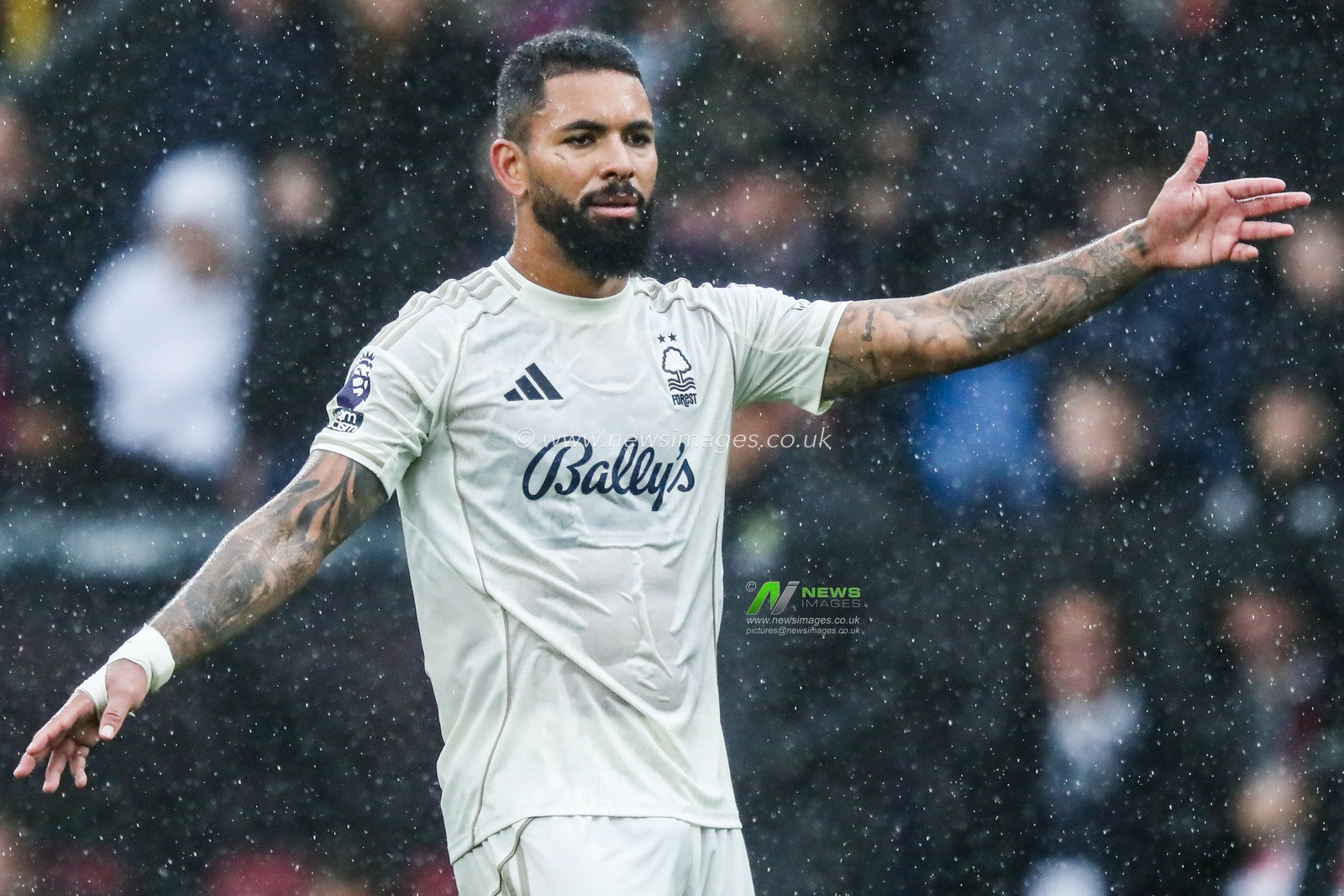 Douglas Luiz of Nottingham Forest gives instructions during the Premier League match Burnley vs Nottingham Forest at Turf Moor, Burnley, United Kingdom, 20th September 2025

(Photo by Jorge Horsted/News Images)