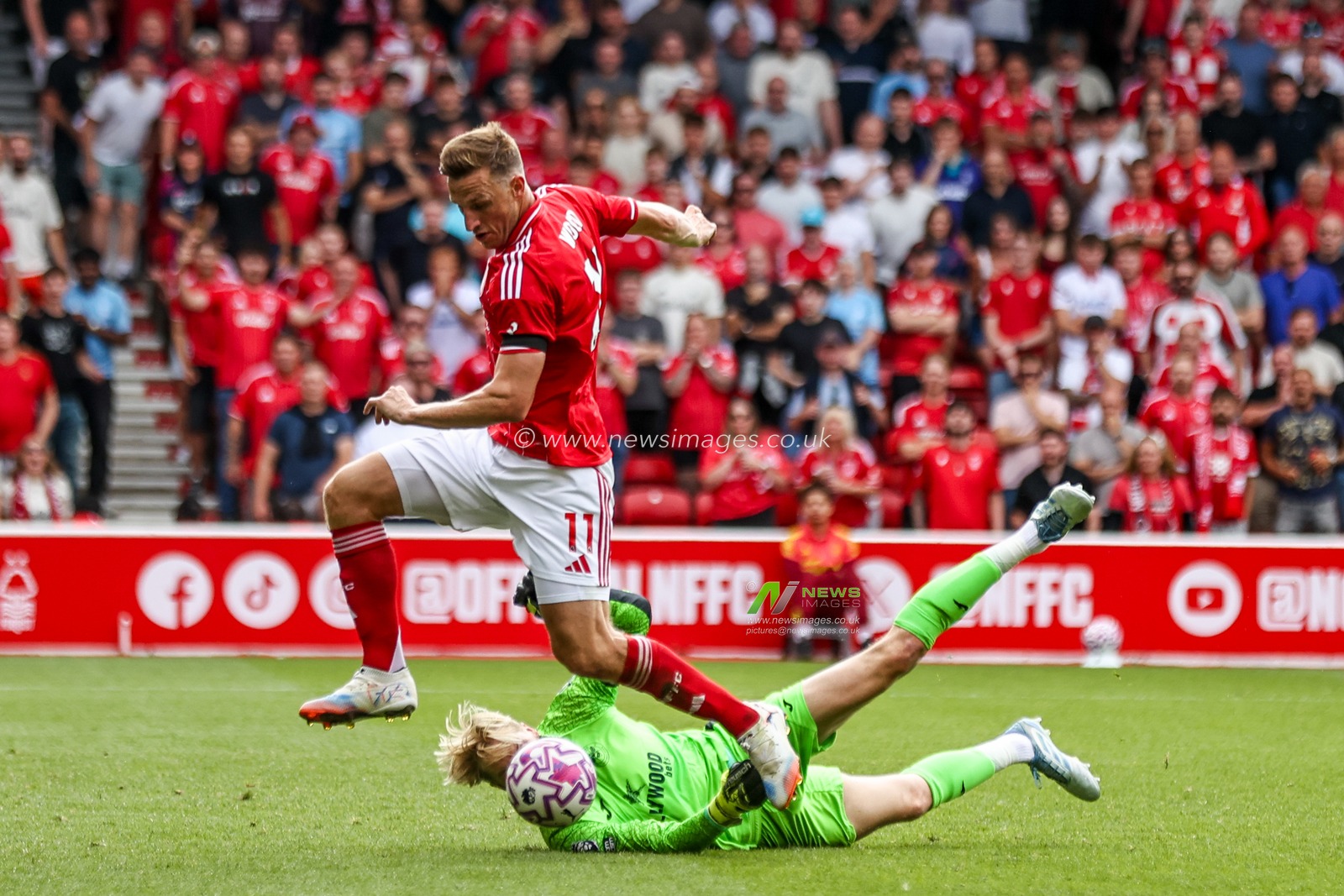 Chris Wood of Nottingham Forest scores to make it 3-0 during the Premier League match Nottingham Forest vs Brentford at City Ground, Nottingham, United Kingdom, 17th August 2025

(Photo by Alfie Cosgrove/News Images)