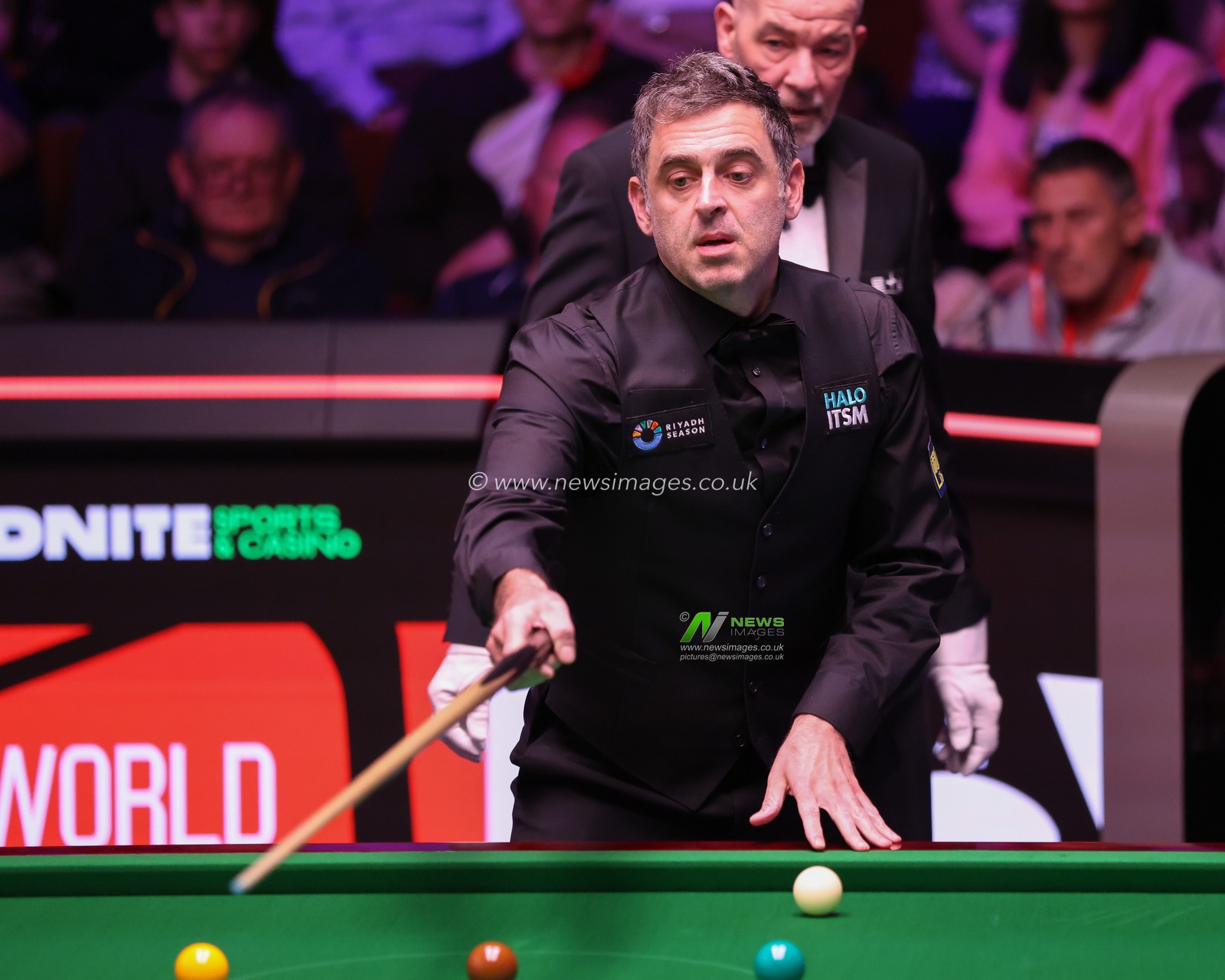Ronnie O'Sullivan of England during the game against Pang Junxu of China on day ten of the 2025 Halo World Snooker Championship at Crucible Theatre, Sheffield, United Kingdom, 28th April 2025

(Photo by Alex Roebuck/News Images)