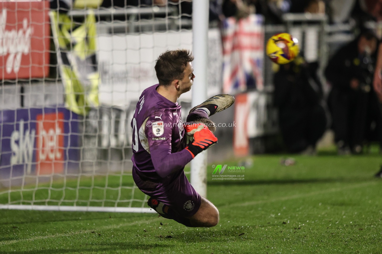 Matty Foulds of Harrogate Town scores his penalty during the Bristol Street Motors Trophy match Harrogate Town vs Blackpool at Wetherby Road, Harrogate, United Kingdom, 12th November 2024

(Photo by Alfie Cosgrove/News Images)