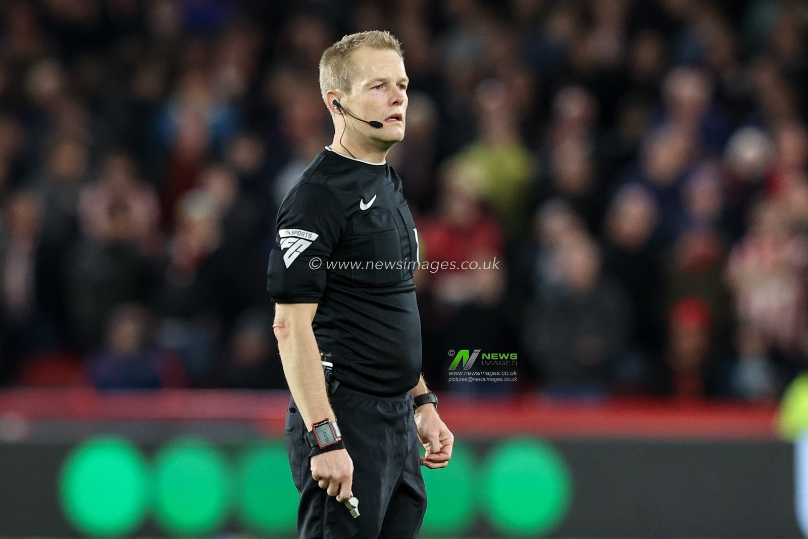 Referee Gavin Ward during the Sky Bet Championship match Sheffield United vs Sunderland at Bramall Lane, Sheffield, United Kingdom, 29th November 2024

(Photo by Alfie Cosgrove/News Images)