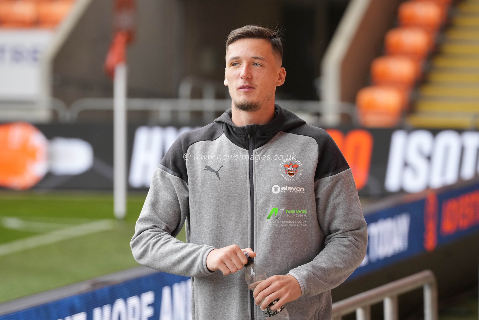 Oliver Casey #20 of Blackpool arrives at the stadium before the Sky Bet League 1 match Blackpool vs Burton Albion at Bloomfield Road, Blackpool, United Kingdom, 5th August 2023

(Photo by Steve Flynn/News Images)