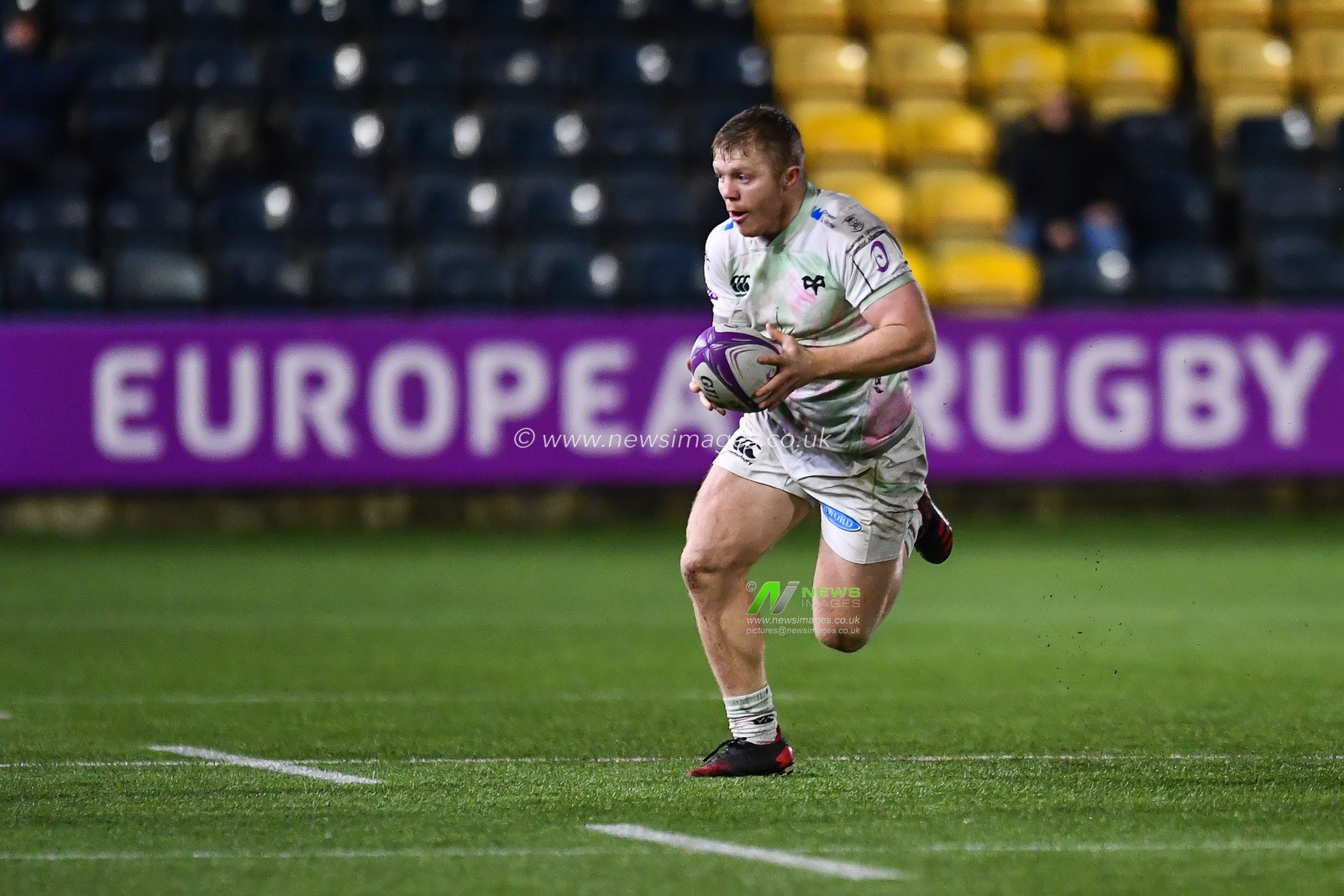 Keiran Williams of Ospreys in action