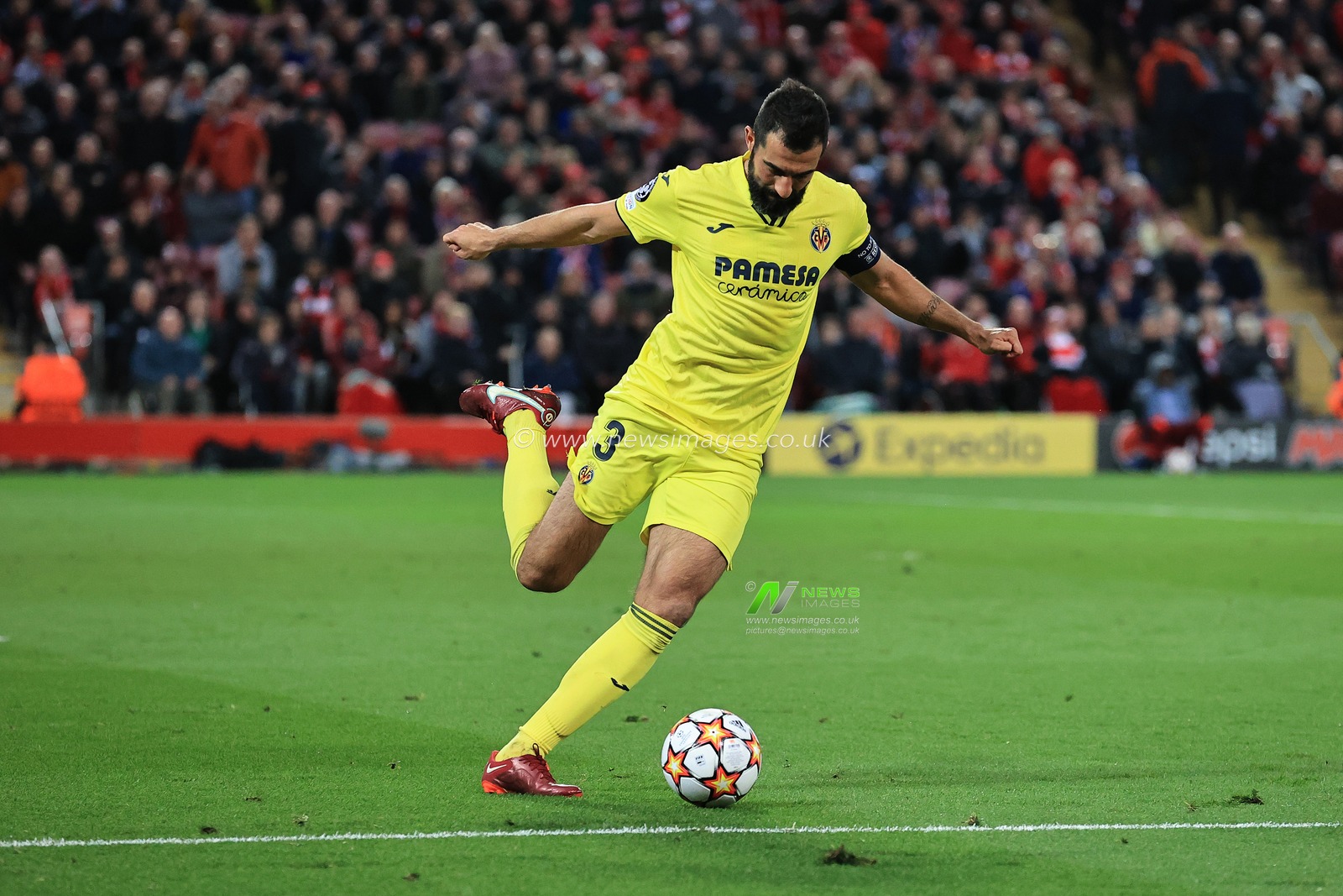 RaÃºl Albiol #3 of Villarreal in action