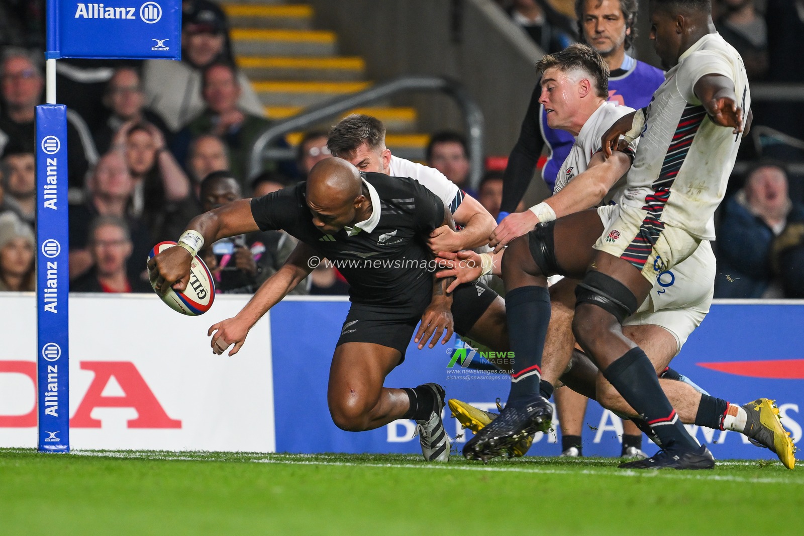 Mark Teleâ€™a of New Zealand goes over for a try during the Autumn Nations Series match England vs New Zealand at Allianz Stadium,, Twickenham, United Kingdom, 2nd November 2024

(Photo by Craig Thomas/News Images)