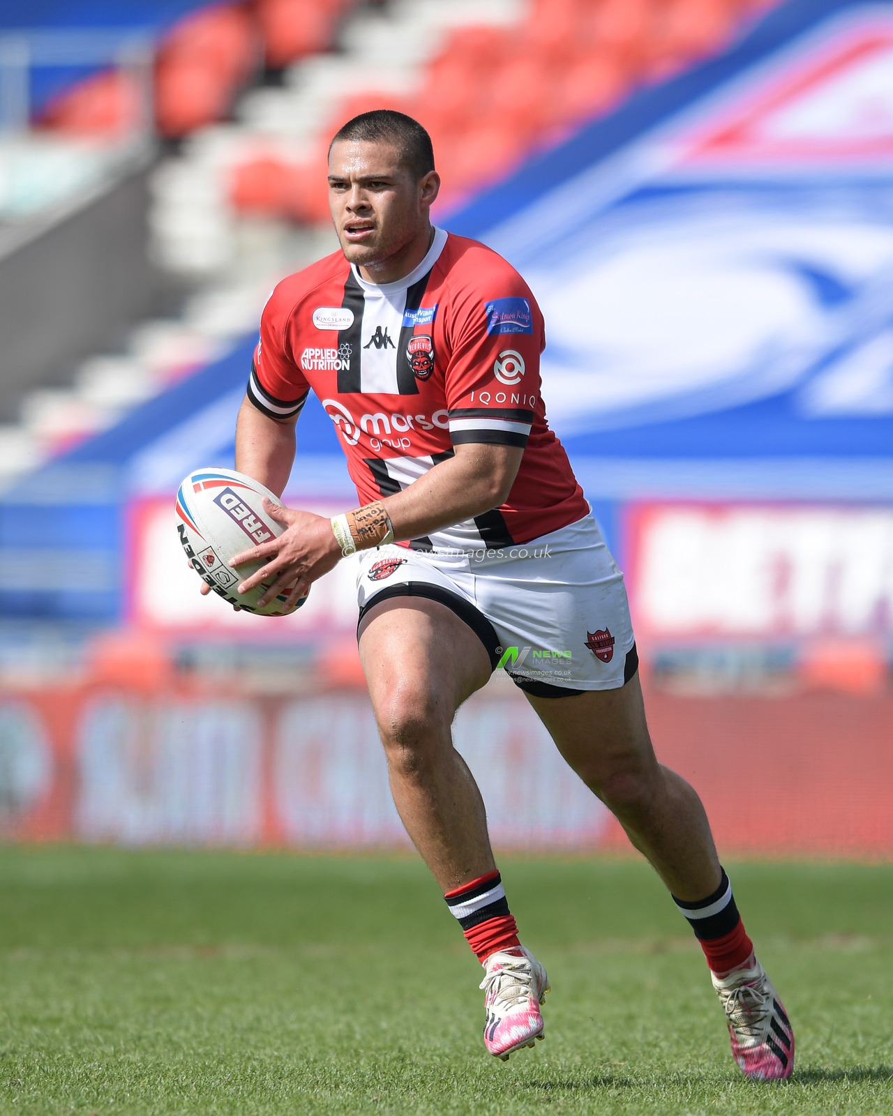 Tui Lolohea (6) of Salford Red Devils runs with the ball