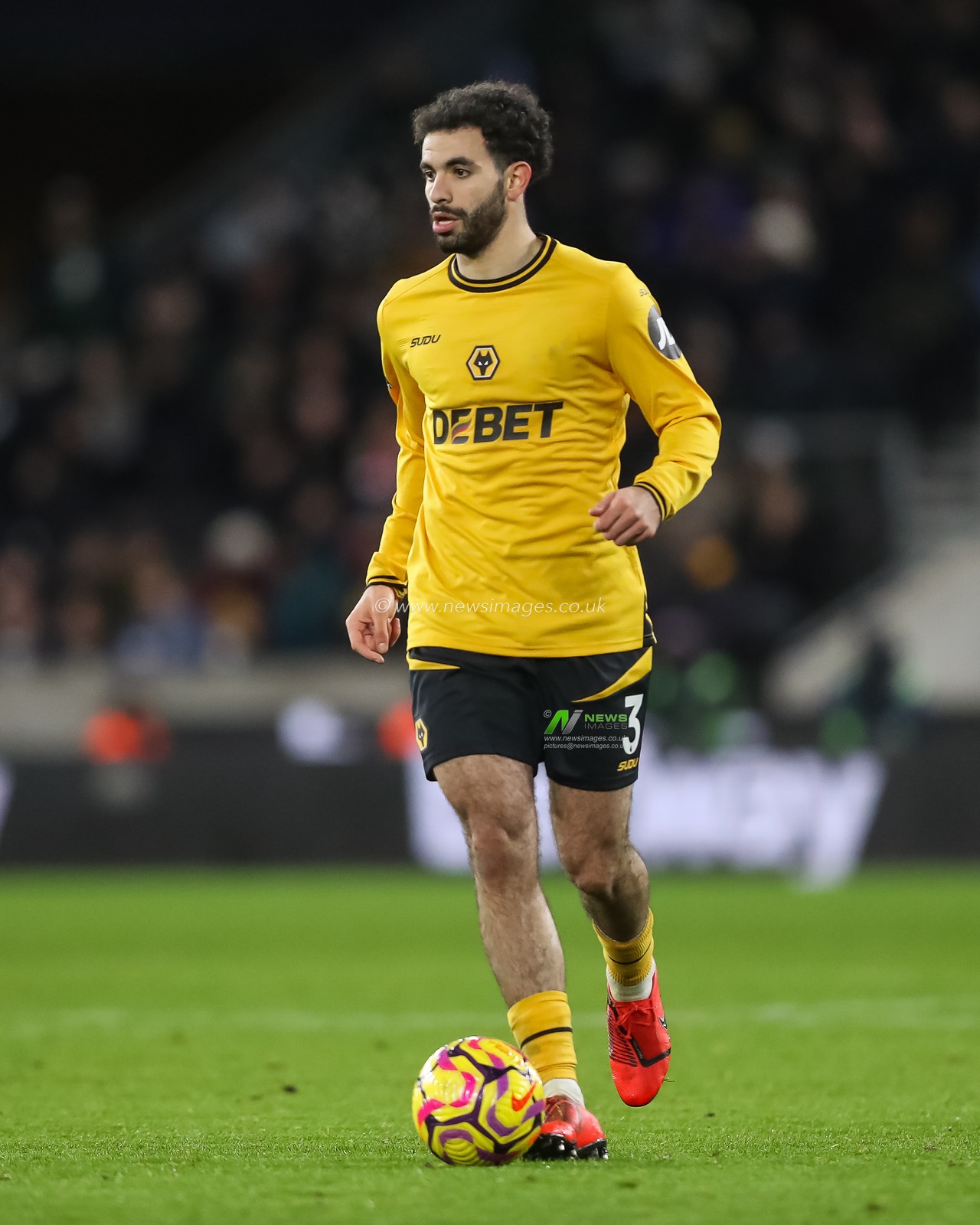 Rayan AÃ¯t-Nouri of Wolverhampton Wanderers makes a break with the ball during the Premier League match Wolverhampton Wanderers vs Nottingham Forest at Molineux, Wolverhampton, United Kingdom, 6th January 2025

(Photo by Gareth Evans/News Images)