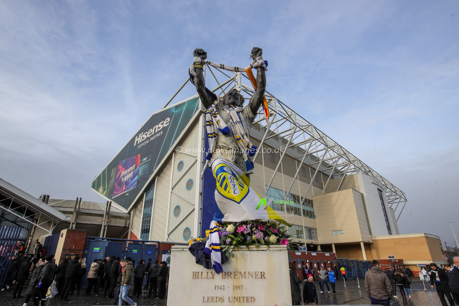 The Billy Bremner statue outside Elland Road Stadium ahead of the Sky Bet Championship match Leeds United vs Ipswich Town at Elland Road, Leeds, United Kingdom, 23rd December 2023

(Photo by James Heaton/News Images)