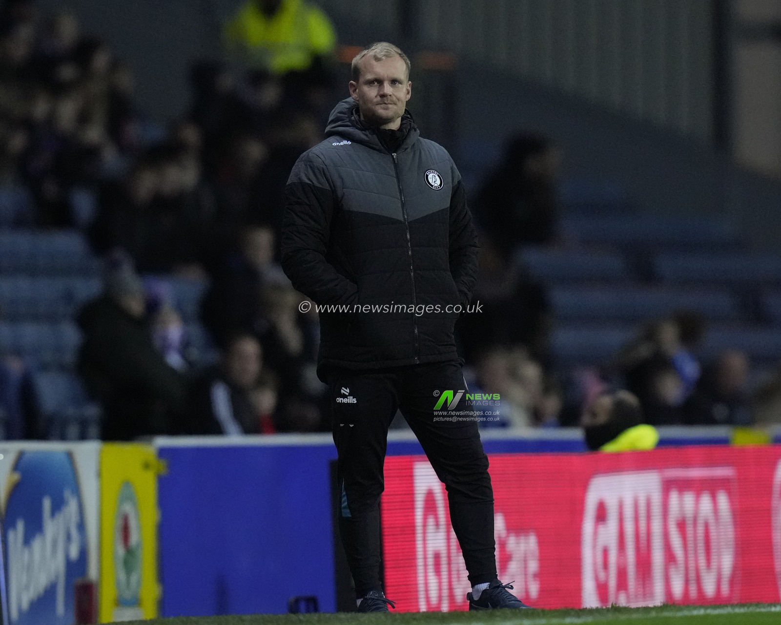 Liam Manning, Manager of Bristol City during the Sky Bet Championship match Blackburn Rovers vs Bristol City at Ewood Park, Blackburn, United Kingdom, 12th December 2023

(Photo by Steve Flynn/News Images)