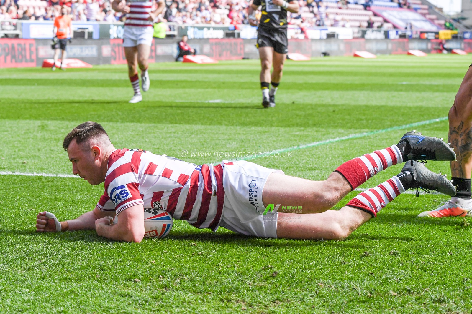 Harry Smith #16 of Wigan Warriors goes over for a try to make it 22-12